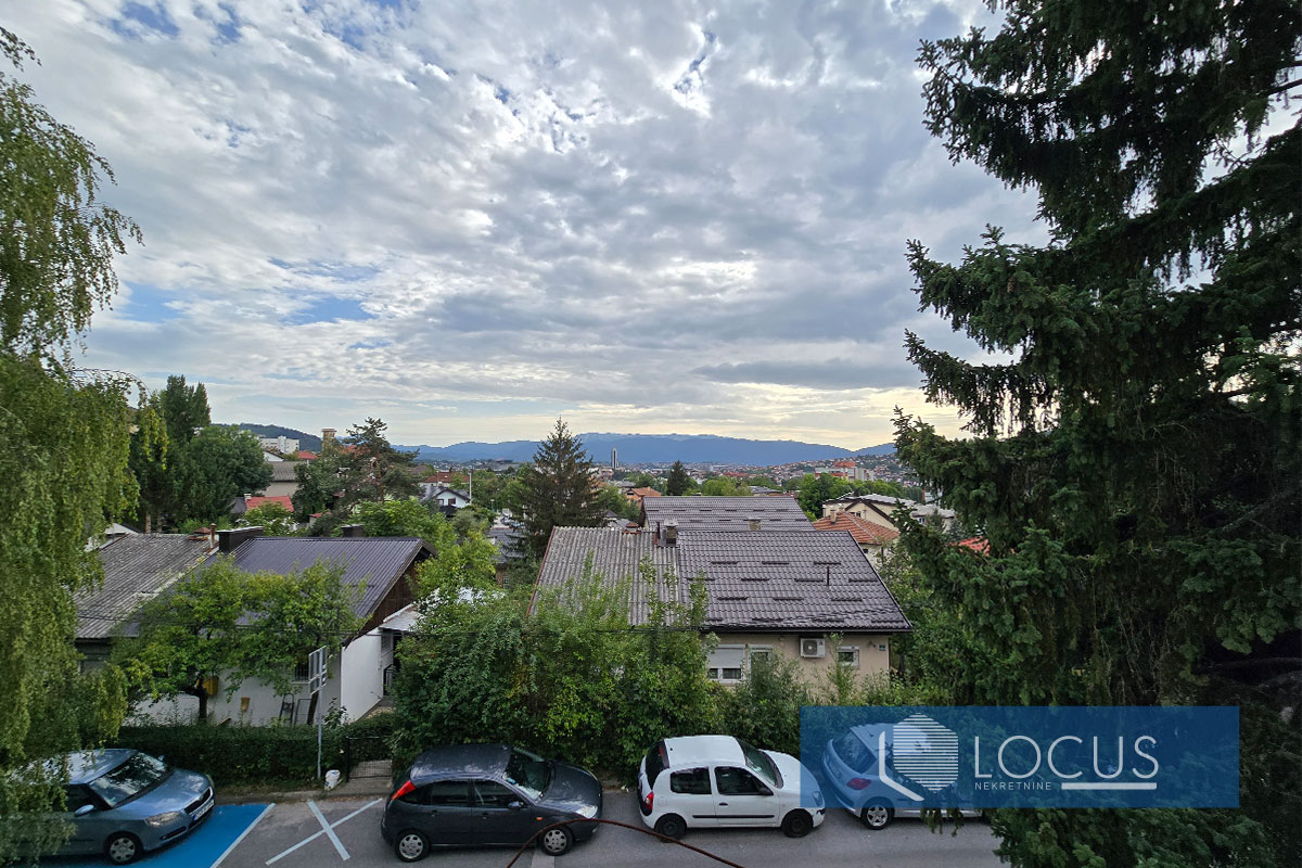 18. Pogled sa balkona.jpg